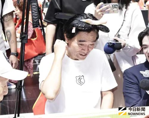 ▲吳宗憲今日出席慈善活動，談到愛徒温嵐哽咽了一下。（圖／記者吳翊緁攝）