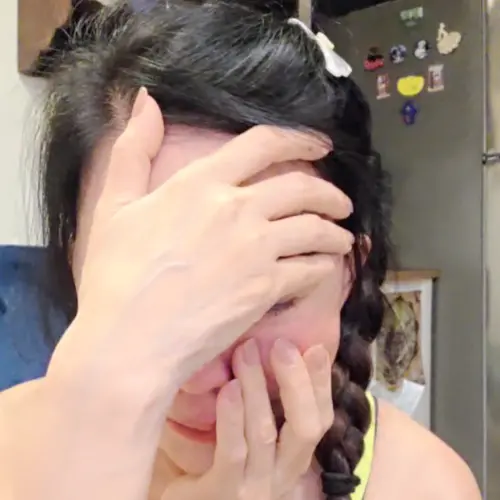 ▲狄鶯在直播中，因為兒子孫安佐的案件崩潰大哭。（圖／翻攝Twitch@我是狄鶯狄大哥）