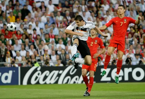 ▲德國傳奇前鋒克洛澤（Miroslav Klose）在四屆世界盃中狂轟16球，其中高達7球是由頭槌攻入，至今仍是世界盃歷史上無人能及的「空戰之王」。（圖／美聯社／達志影像）