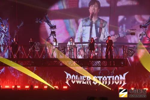 ▲動力火車（如圖）三場演唱會共耗資8000萬元，在小巨蛋內打造一座「巨型鋼鐵城市」。（圖／資料照）