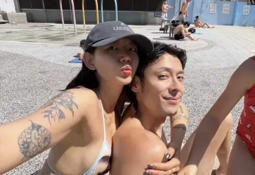 ▲陳艾琳（左）現在經營花藝事業，和老公Alex結婚7年了。（圖／翻攝自IG@chen_ai_ling51）