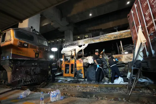 曼谷火車撞巴士　黑盒子分析結果：千噸列車煞車不及釀悲劇