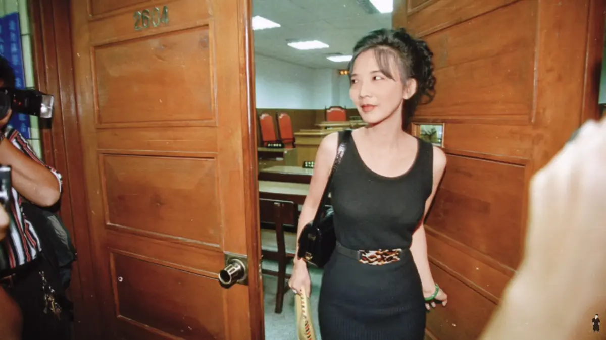 ▲28年前轟動全台灣的JOJO林（如圖）抱嬰兒要王文洋驗DNA案，傳出女主角JOJO變植物人，兒子拍片對外澄清表示，媽媽是腦中風，不是植物人。（圖／翻攝自JOJO林兒子YouTube@MaiMai is here麥麥在這裡）