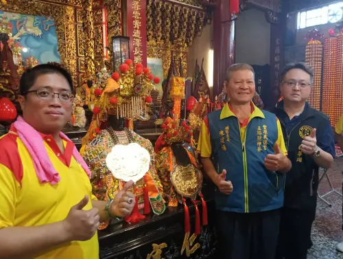 隨口說「媽祖金牌太小」　媽祖託夢「我要大的」