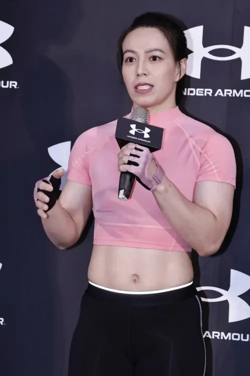 ▲郭婞淳結實體態搭配品牌服飾更顯「美力」，腹肌上的川字線條也吸引現場不少媒體、工作人員注意。（圖／記者吳翊緁攝）