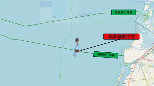 ▲宏泰58號滯留多時，勾斷台澎第3海纜。（圖／海巡署提供）
