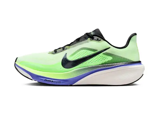 ▲新竹大遠百 Nike Pegasus 42 男款路跑鞋採用回彈緩震設計 ，建議售價3,800元，特價3,610元。（圖／遠百提供）