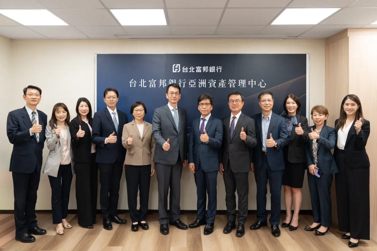 亞資中心高雄專區試辦近1年!金管會主委南下視察 4成效顯現