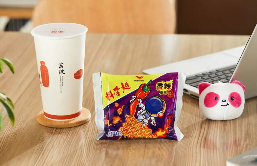 ▲現在透過foodpanda訂購萬波，還有機會獲得科學麵香辣風味，為原本尋常的午茶時光增添驚喜！期間限定、數量有限，千萬別錯過。