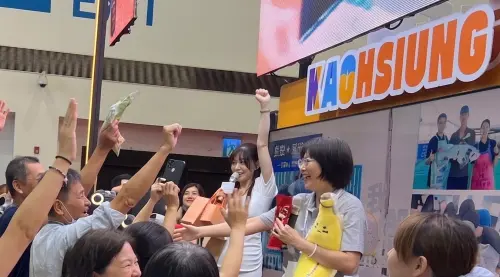 ▲旅展舞台現場與民眾互動，透過介紹農村社區特色與趣味活動，吸引許多民眾參與，現場氣氛熱鬧。（圖／翻攝畫面）