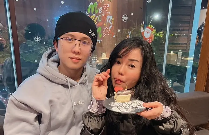 ▲狄鶯（右）在孫安佐（左）被收押禁見後，傳出崩潰失聯在海邊被找到，對此，王瑞德發聲勸她學會放手，並說重話表示：「別加深兒子罪孽」。（圖／翻攝自狄鶯FB）