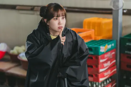 ▲朴恩斌飾演的殷彩馜個性直率，有「瘋狗」的外號。（圖／Netflix）
