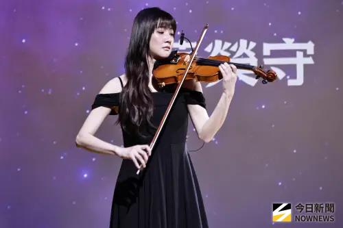 ▲林逸欣於「519白色恐怖記憶日」典禮進行小提琴演出。（圖／記者吳翊緁攝）