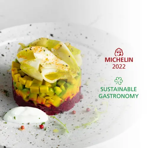 ▲小小樹食從2022年開始多年獲得綠星、必比登雙項認證。（圖／翻攝小小樹食臉書）