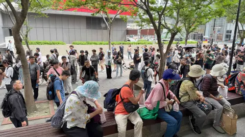 ▲IN-N-OUT睽違三年來台灣快閃，記者直擊現場近600人排隊。（圖／記者蕭涵云攝）