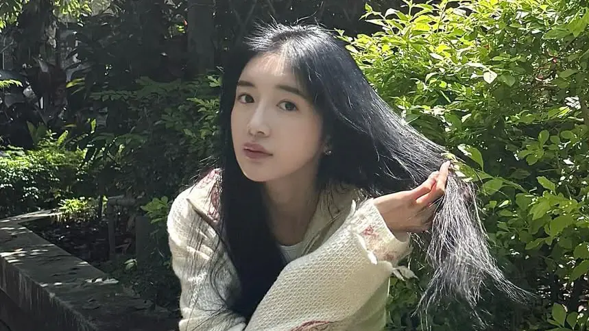 ▲小小樹食創辦人曹詩薇（如圖）不僅擁是賈靜雯表妹，除了有高顏值，更畢業於英國中央聖馬汀藝術學院，而她開始吃蔬食的原因，竟是童年時想養綿羊的可愛故事。（圖／翻攝自曹詩薇IG@vivienneallday）