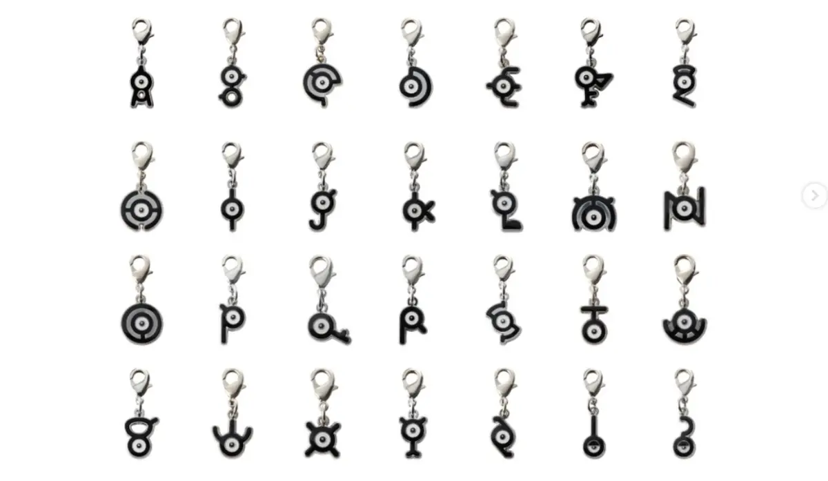 ▲台灣寶可夢中心5月又有新品登場！「全國圖鑑金屬鑰匙圈」最具特色的28款未知圖騰，將於5月23日開賣。（圖／台灣寶可夢IG@pokemon_taiwan）
