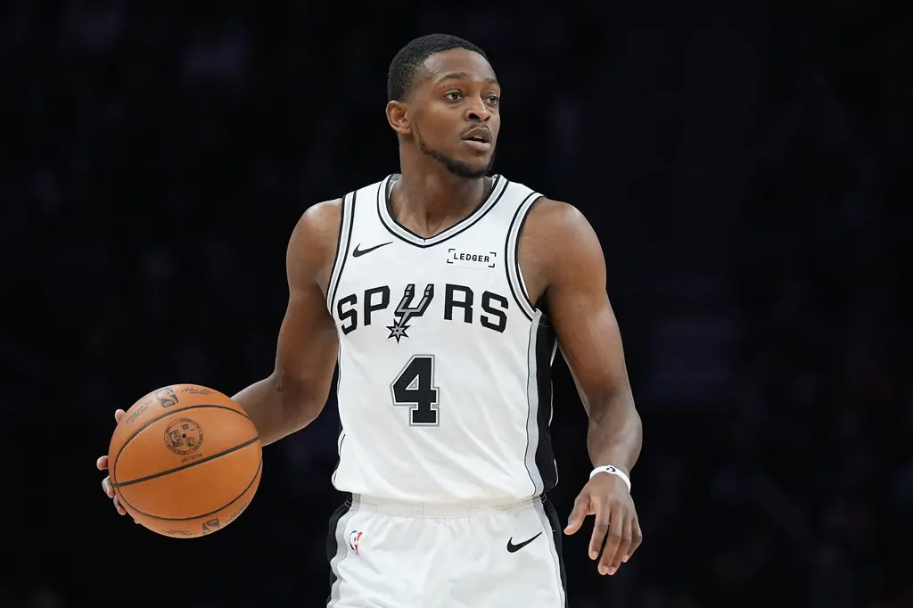 ▲因右腳踝扭傷缺陣首戰的主力控衛福克斯（DeAaron Fox），目前傷勢恢復狀況良好，球團對他趕上周四進行的西區決賽第二戰持「樂觀」態度。（圖／美聯社／達志影像）