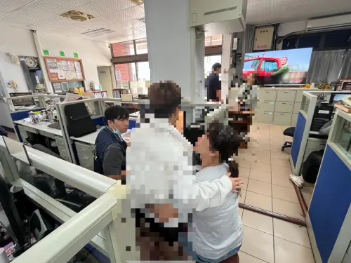 玩累了記得回家　高市警少年隊「特快車票」助祖孫重聚