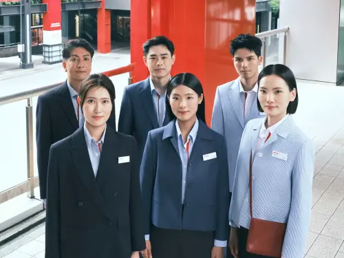 ▲全台門市將於6月1日起同步換上新制服，預計約有1500名員工全面換裝。（圖／新光三越提供）