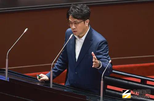藍白砍軍購指管系統　沈伯洋喻買電腦不給灌系統：不正常