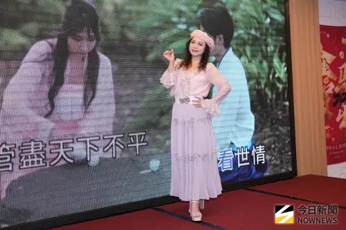 47歲秀蘭瑪雅財富自由了！無名指驚見1克拉鑽戒　她鬆口感情現況
