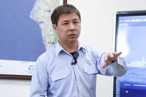 Juan Chung-ching describes the process of pursuing the Hong Tai 58. (NOWNEWS Chu Yung-chiang )