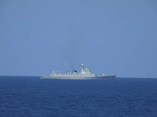 ▲中共銀川艦（舷號175）騷擾我西南海域，海軍蘇澳軍艦嚴密監控。（圖／國防部提供）