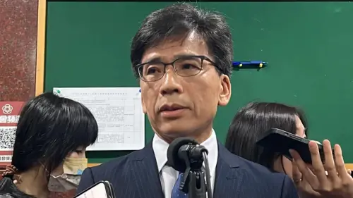 Peng answers questions from the press. (TCN)