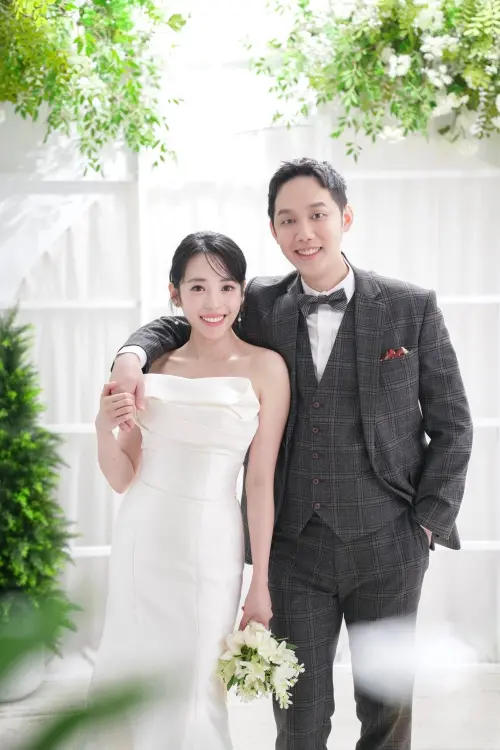 ▲沈泳吟（左）和外商公司主管老公朱先生交往8年，結婚約4年。（圖／翻攝自沈泳吟臉書）
