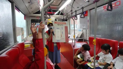 ▲「公車友善心運動」透過宣導活動與進校課程，深化安全乘車意識。（圖／靖娟基金會提供）