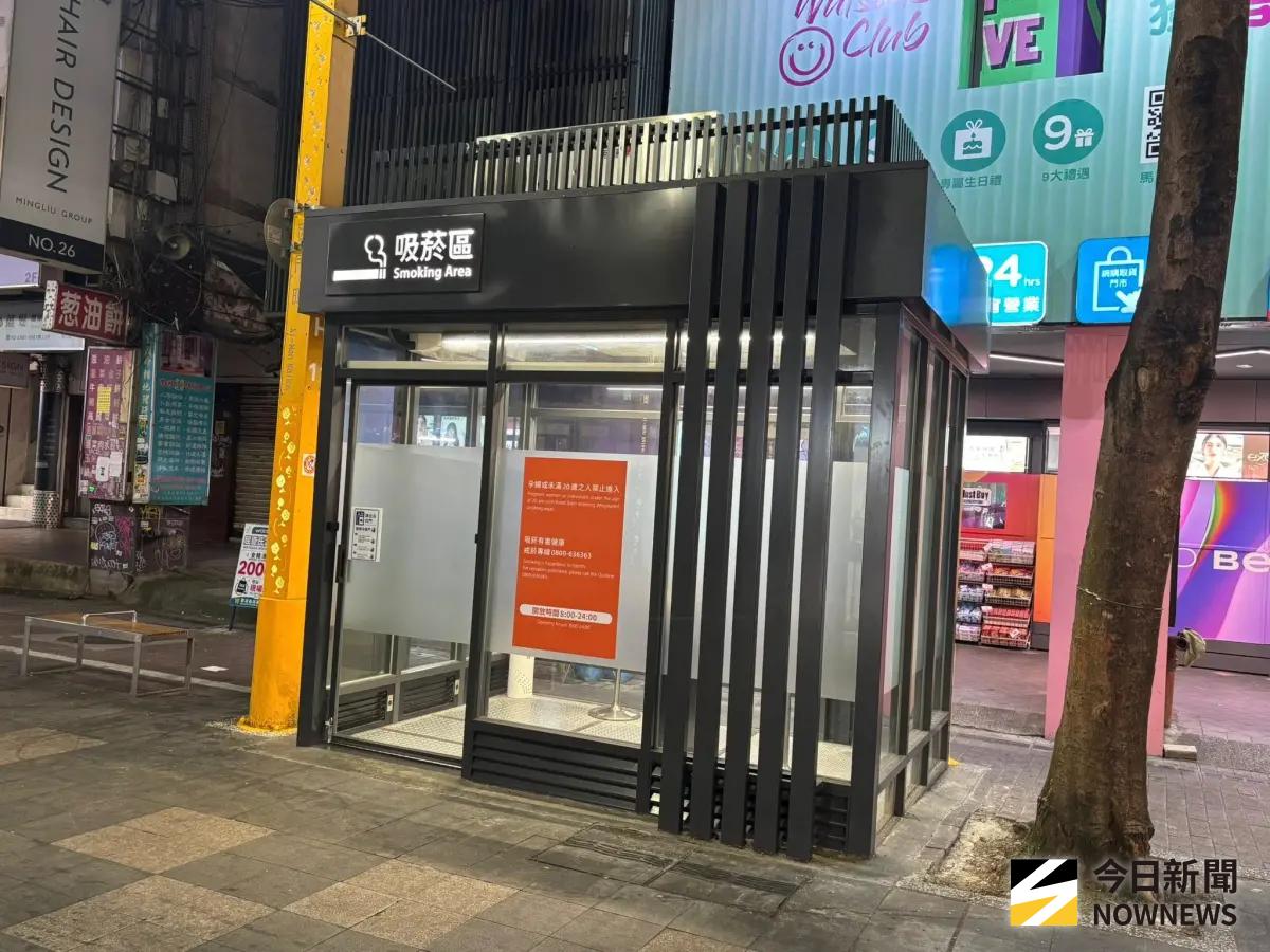 ▲北市府西門町設置負壓吸菸室。（圖／記者呂炯昌攝）