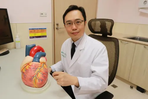 50歲男「胸悶」5個月！以為胃食道逆流　醫：冠狀動脈嚴重阻塞