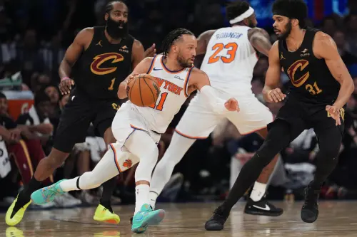 NBA／紐約尼克抹平第4節22分落後　115：104逆轉騎士搶下東決首勝