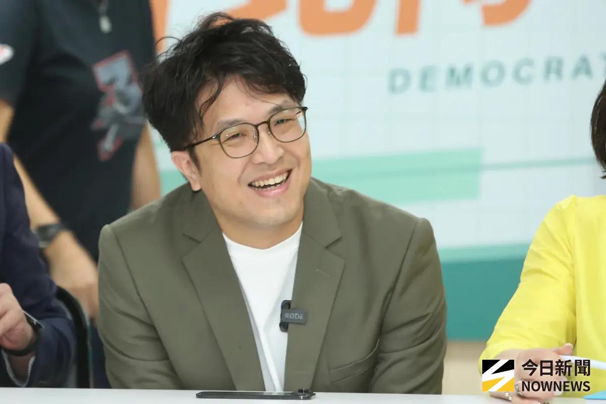 賭「沈伯洋不可能參選」輸了！2名嘴送雞排、珍奶　領取時地曝光