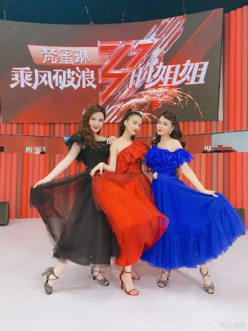 ▲伊能靜（右起）在第一代《浪姐》和黃聖依、張萌的三人組，被粉絲封為是「後媽茶會」小組。（圖／翻攝自微博）
