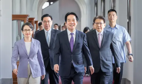 President Lai Ching-te arrives at the venue for his inauguration anniversary speech alongside Vice President Hsiao Bi-khim (蕭美琴), Presidential Office Secretary-General Pan Men-an (潘孟安), and National Security Council Secretary-General Wu Jau-shieh (吳釗燮). (Office of the President)