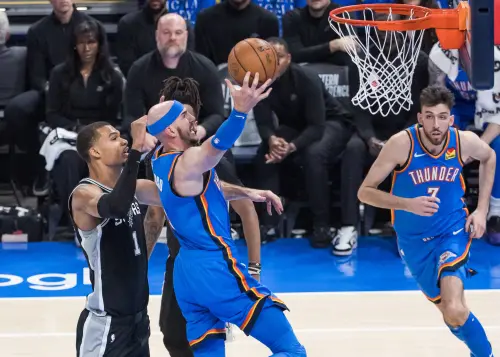 影／禿曼巴把文班亞馬當後衛打！美記看傻：NBA唯一敢硬剛的男人