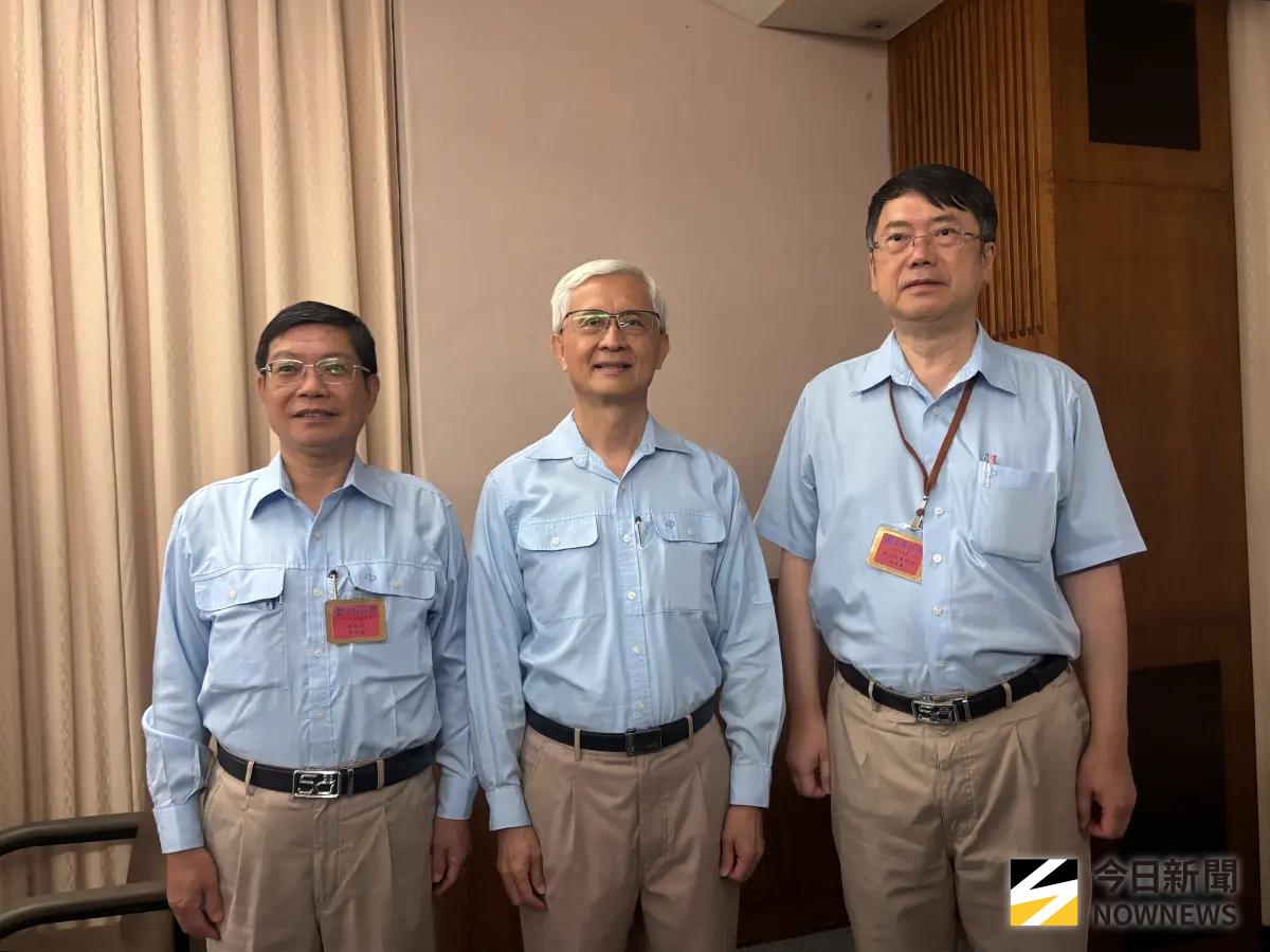 ▲中鋼董事長黃建智（中）、總經理陳守道（左）、執行副總經理劉宏義（右）。（圖／記者李青縈攝）