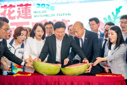 1200度熟成的沙、脆、甜　花蓮大西瓜前進立法院掀夏季訂購熱潮