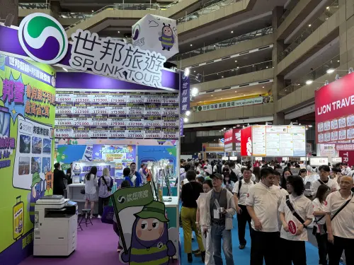 ▲世邦旅遊狂打「兩大兩小出遊 最高現省2萬元」（圖／記者葉盛耀攝）