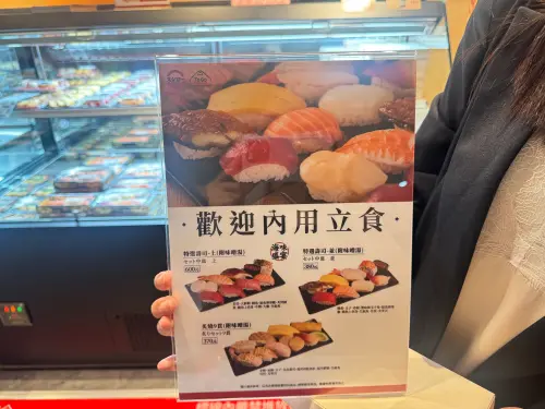 ▲壽司郎外帶店立食區菜單，預計6月中旬開放該區域。（圖／記者鍾怡婷攝）