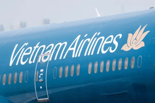 ▲越南航空本月15日一架從德國慕尼黑飛往越南河內的波音787客機，疑似起飛時發生機尾擦地意外，被迫在空中盤旋2小時洩油，後折返緊急迫降。（圖／美聯社／達志影像）