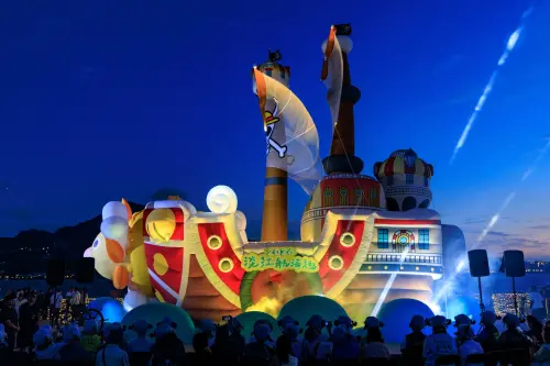 ▲高達12公尺「千陽號」每晚都將有主燈燈光秀（圖／新北市觀旅局提供）