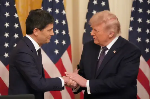Fed新主席華許宣誓就職！承諾壓低通膨　美股收紅、道瓊漲近300點