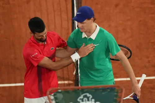 ▲喬科維奇（Novak Djokovic）去年在法網4強遭到辛納直落三擊退。（圖／美聯／達志影像）