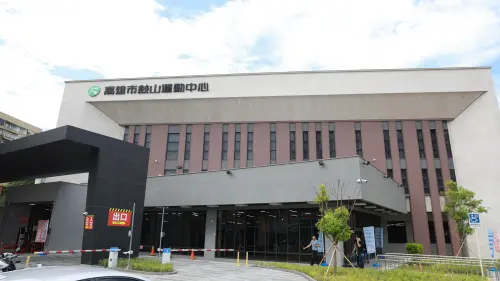 ▲鼓山運動中心是高雄市第二座「全新落成」的運動中心。建築外觀設計特別延續都市紋理，採層次化建築設計，不僅外型現代，更與周邊社區景觀完美融合」。（圖／高市府提供）
