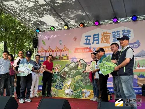 ▲今、明兩日在台中草悟道舉辦《五月瘋藍莓～農村水保樂園》，結合青農市集、環境教育、親子互動與音樂演出。（圖／記者金武鳳攝，2026.5.23)