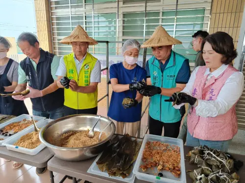 ▲迎接即將到來的端午節，今天記者會現場特別安排了「齊心包粽」的趣味互動，（圖／主辦單位提供）