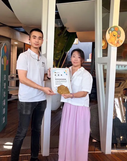 ▲「啡帆柴燒景觀餐廳」提供場地支持，創辦人王柏雄到場參與，希望透過自然舒適空間，讓照顧者喘口氣。（圖／聯盟提供）